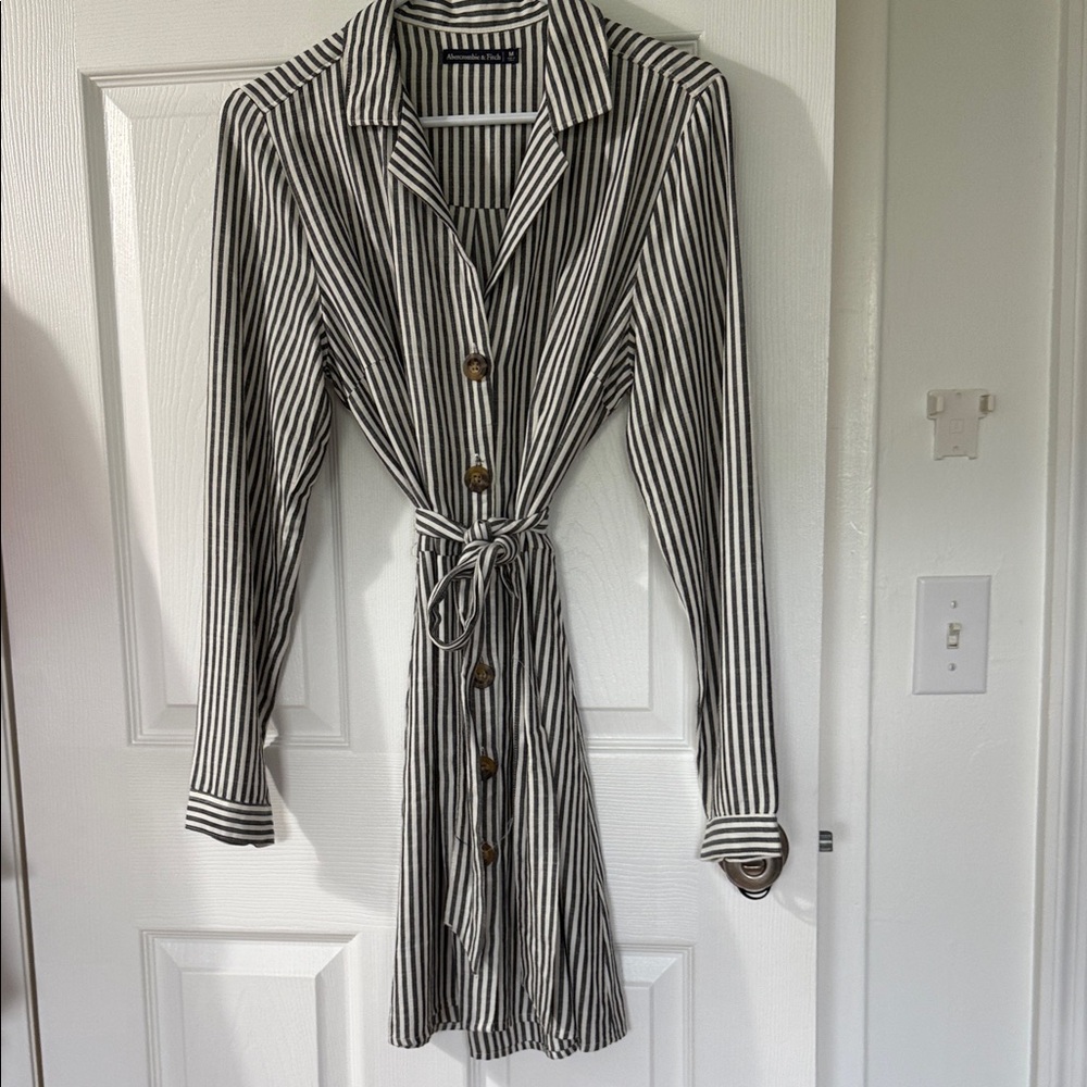 Abercrombie & Fitch Black and White Striped Long Sleeve Dress size s
